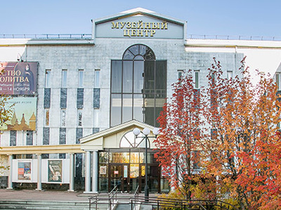 Сургутский краеведческий музей. Считается визитной карточкой города. В музейный фонд входят свыше 70 тысяч предметов.